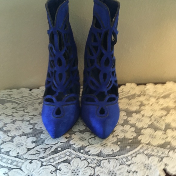 Shoes - Like new ankle boots sz 8 royal blue
